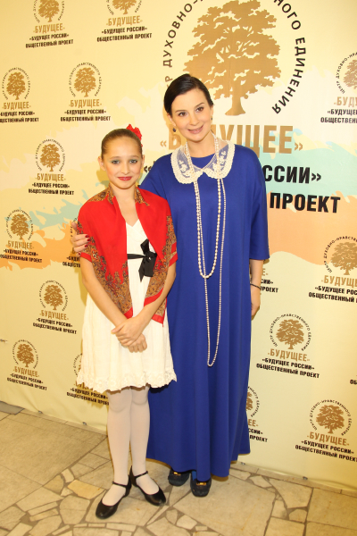 10590_Екатерина Стриженова с Ульяной Бурыловой из Пермского детского дома №2