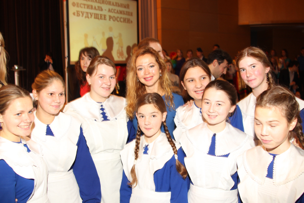9761 Е.Захарова с участниками Торжественной церемонии открытия Фестиваля-Ассамблеи